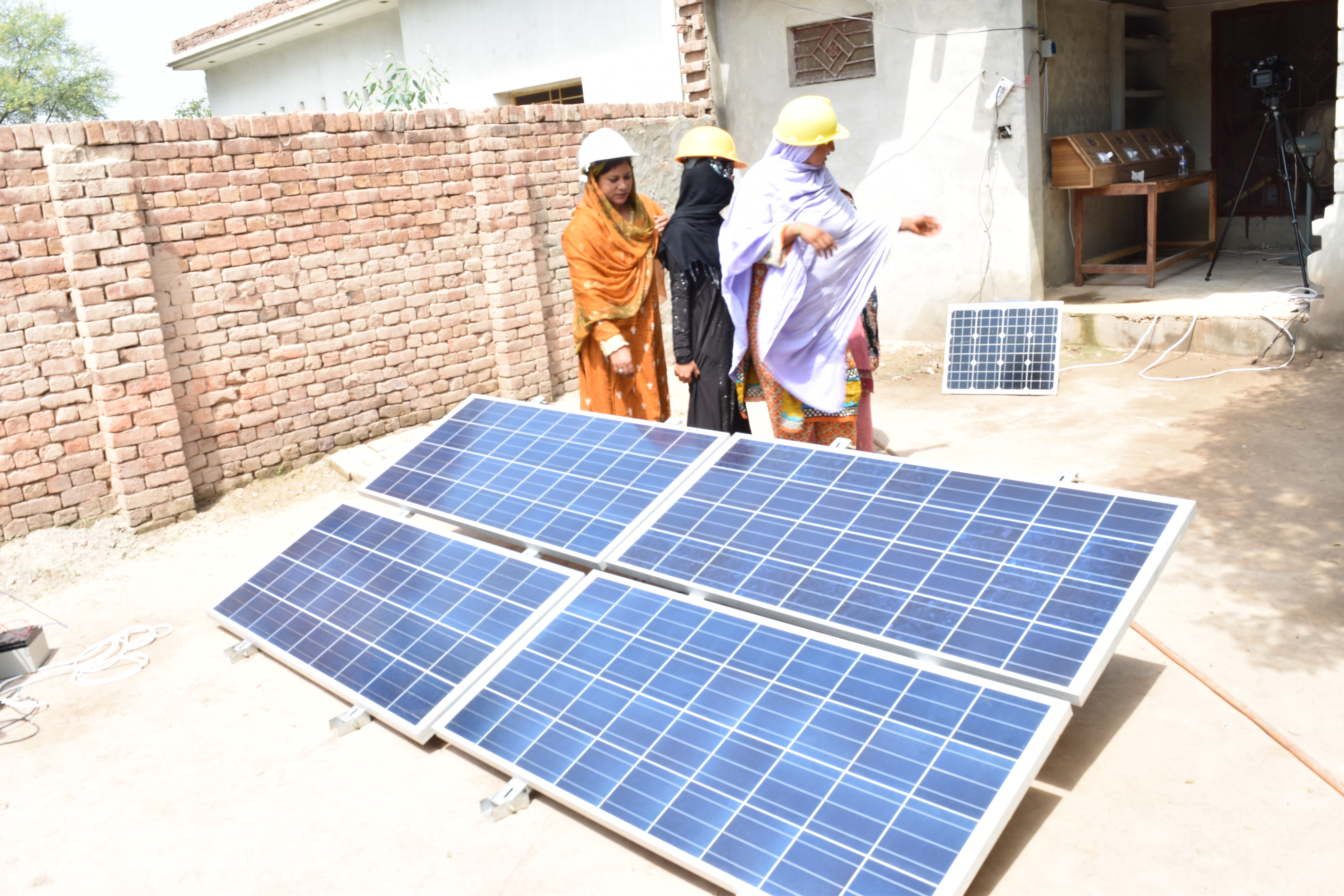 6000px x 4000px - Pakistani women at the forefront of solar energy promotion - ACTED
