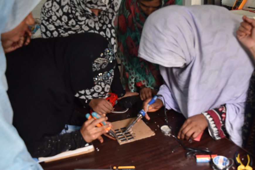 Pakistani School Xxx - Pakistani women at the forefront of solar energy promotion - ACTED