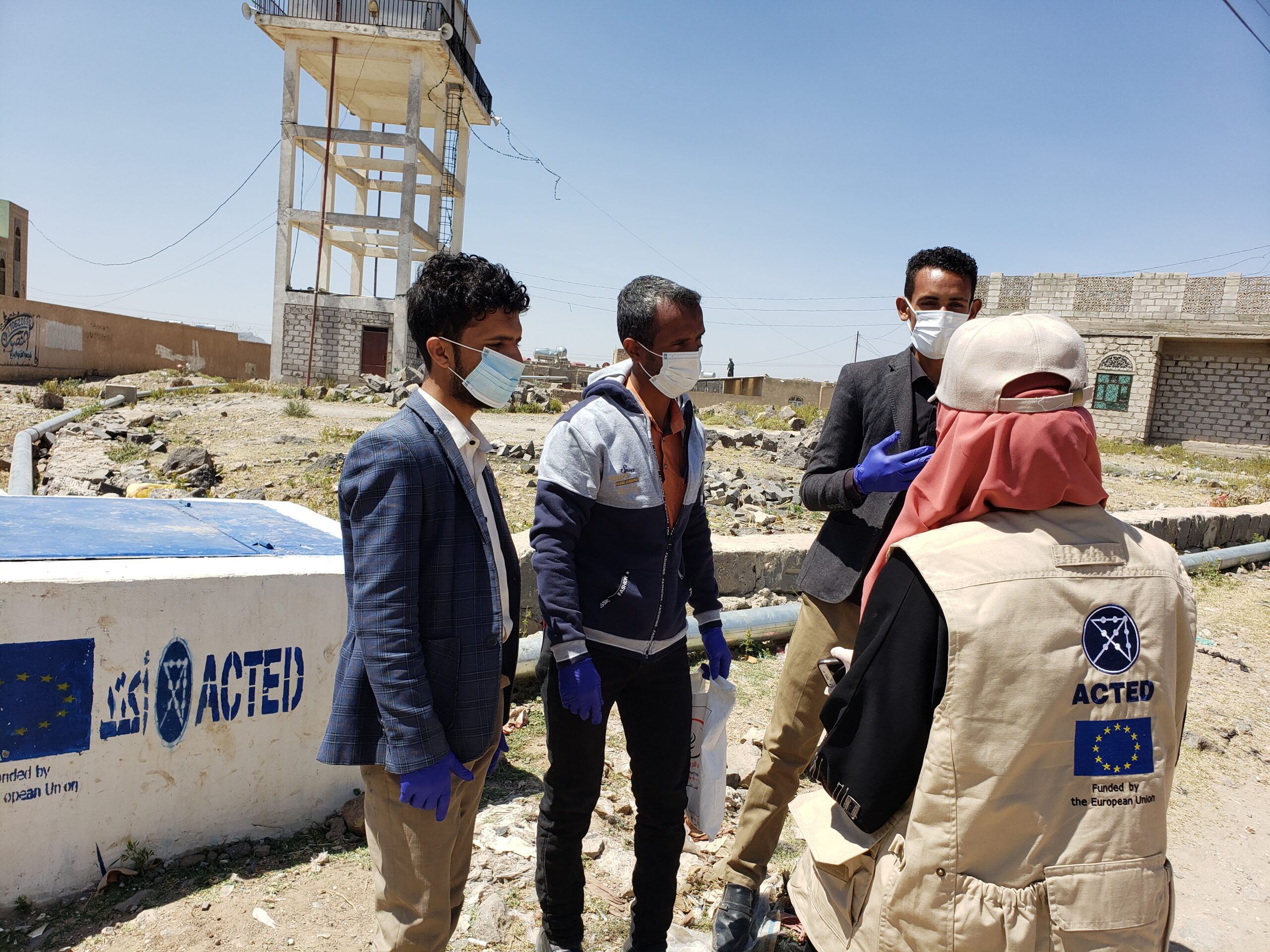 Yemen Guaranteeing access to water in Romas neighborhood pic