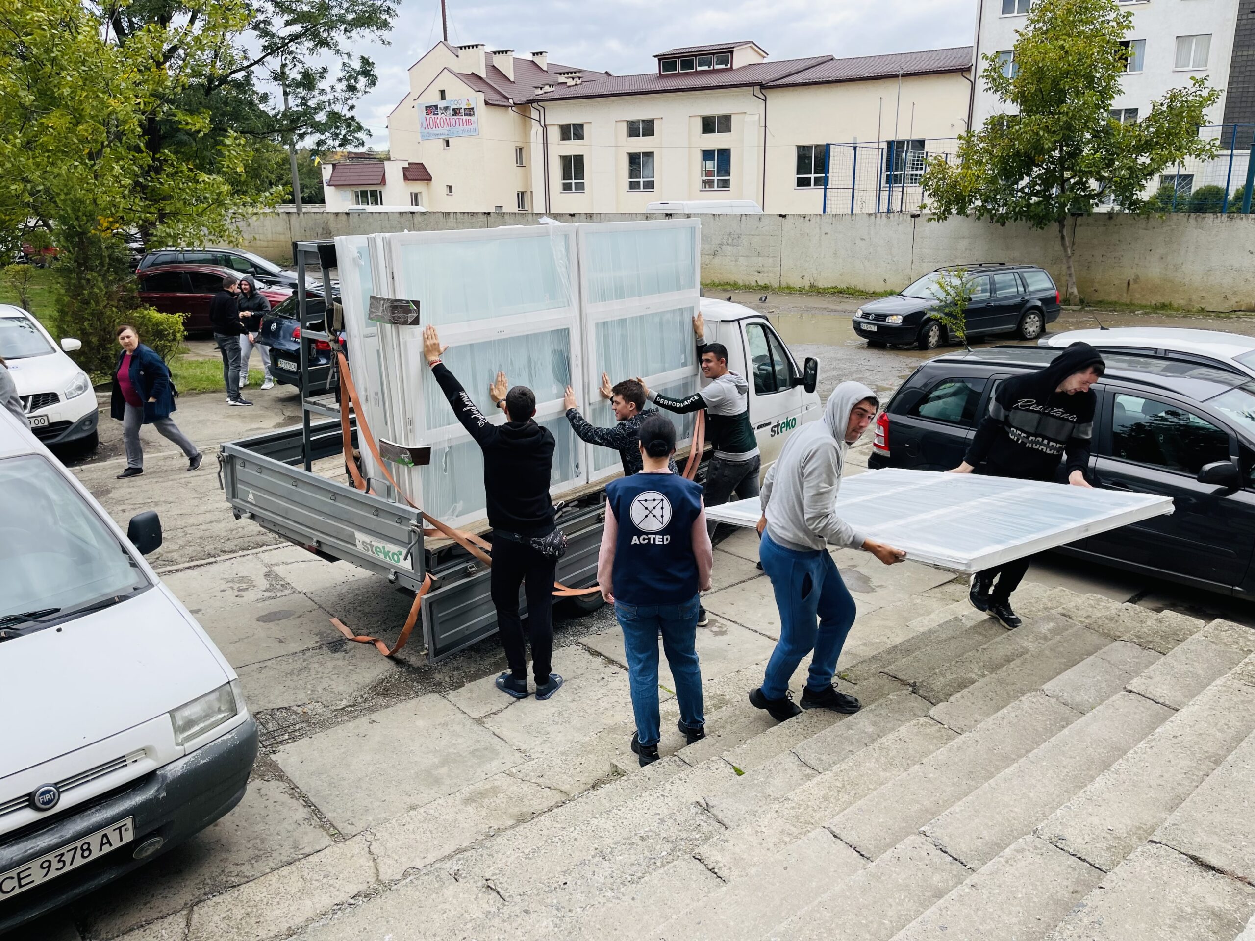 ACTED in Ukraine: repairing windows before winter arrives - ACTED