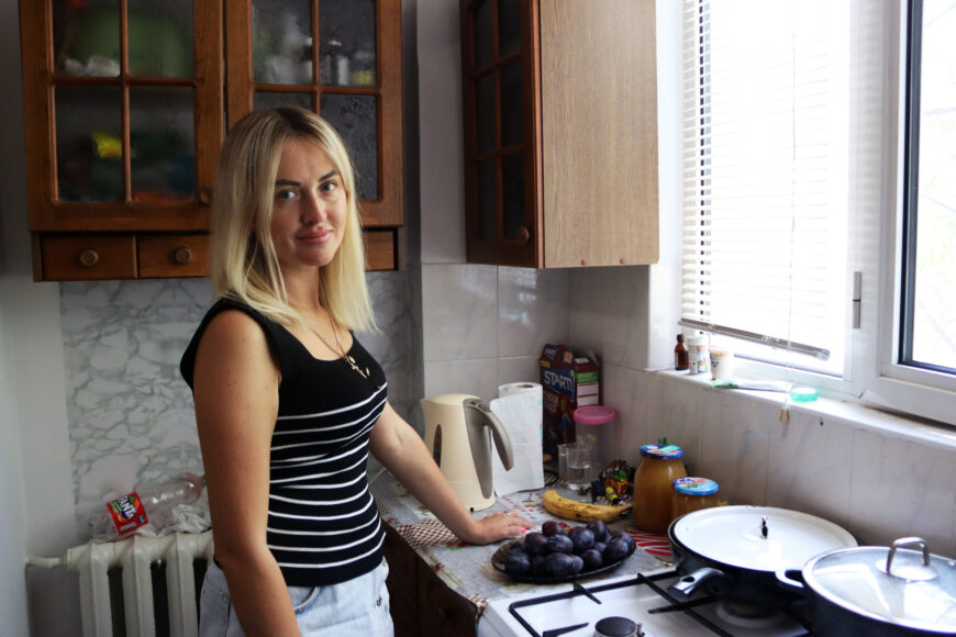 Jeja Sax Hindi Bf Jaberjasti - Receiving cash for rent in Moldova: Victoriya's Story - ACTED