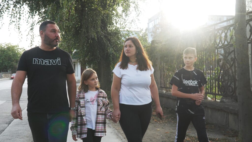 Receiving cash for rent assistance in Moldova Yulia and Andrii's Story