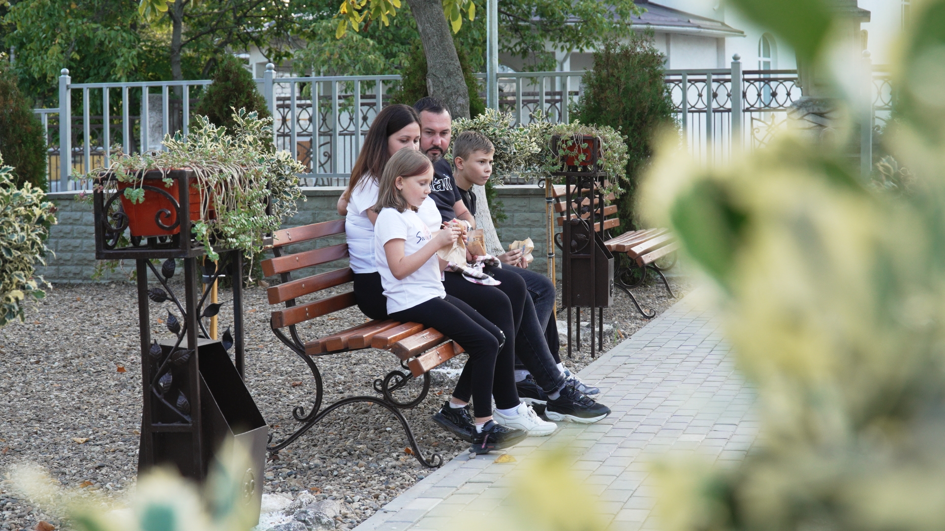 Receiving cash for rent assistance in Moldova Yulia and Andrii's Story