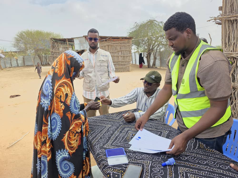 Eau potable et aide en espèces : des réponses essentielles pour les communautés de Baidoa et Bardhere